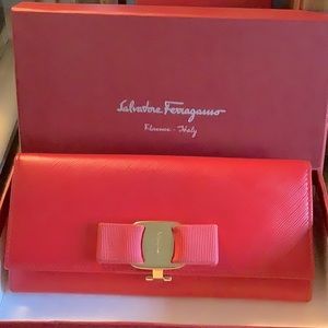 Salvatore Ferragamo Vara Long wallet in a box